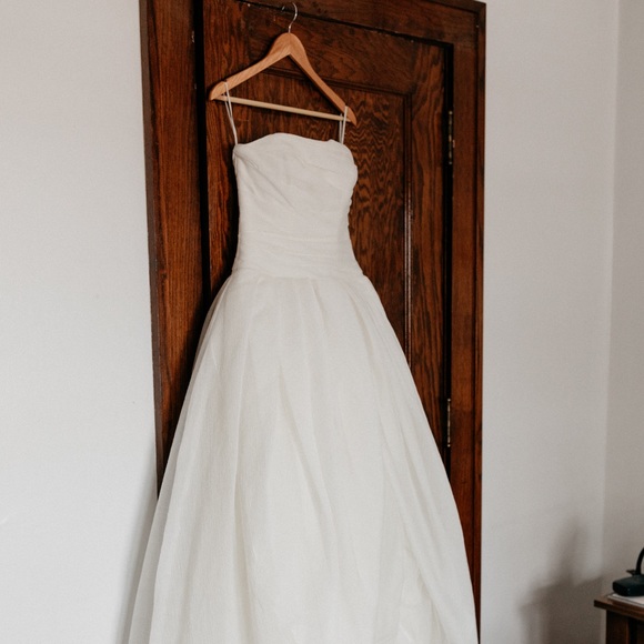 vera wang simple wedding dress